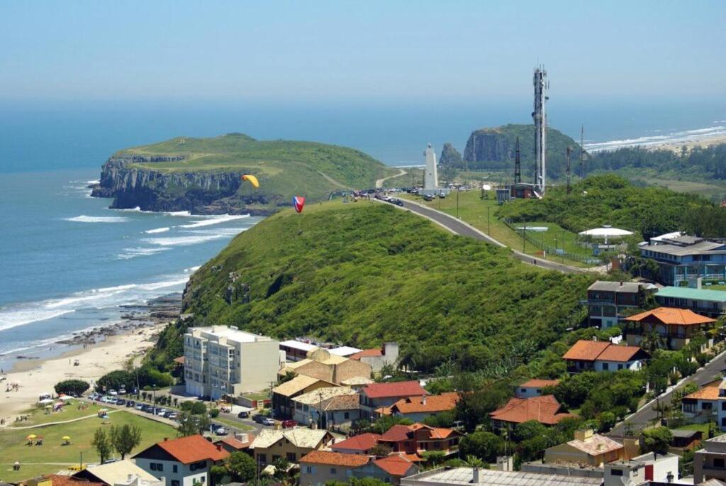 Вилла Casa De 2 Quartos Com 2 Ares-Condicionados Em Torres-Rs - Na Mais Bela Praia Gaucha - Cozinha - Banheiro - Tv Smart 32 E Wi-Fi - Estacionamento - Anfitria Superhost No Bnb Экстерьер фото